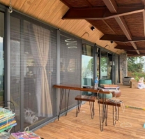 Cửa lưới chống muỗi dạng xếp có bánh xe đồng có ray Cửa lưới chống muỗi dạng xếp có bánh xe đồng
