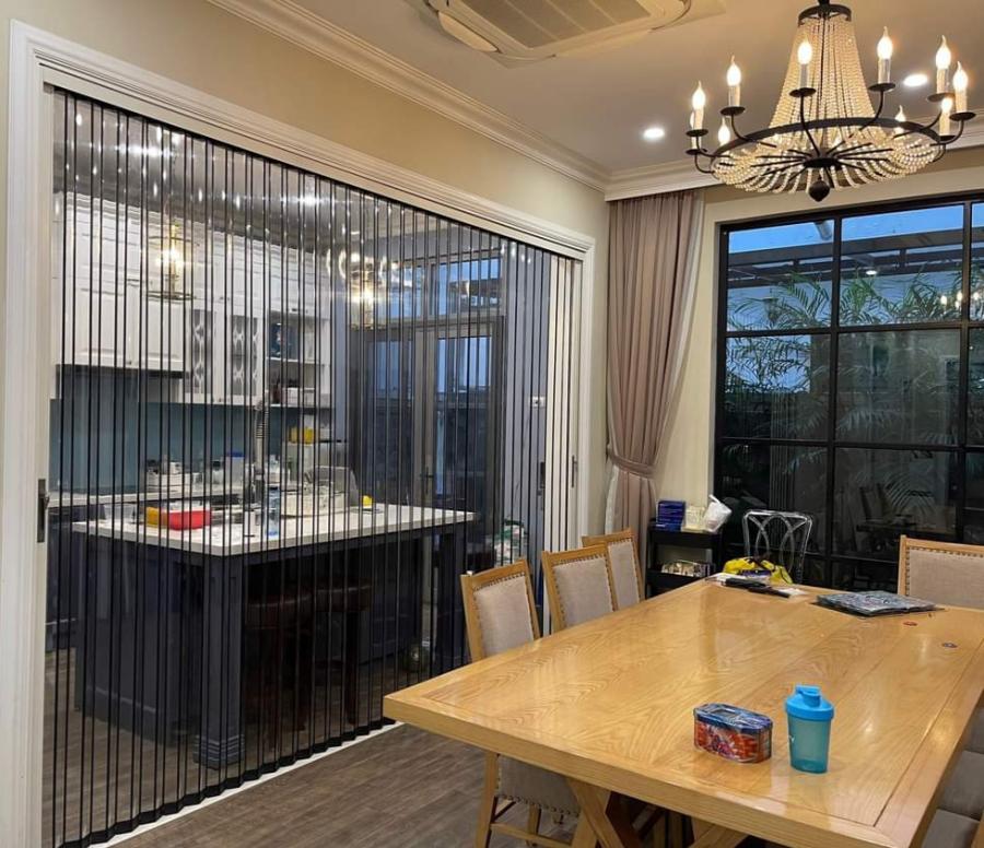 Rèm vách ngăn xếp lá nhựa trong suốt Rèm vách ngăn xếp lá nhựa trong suốt